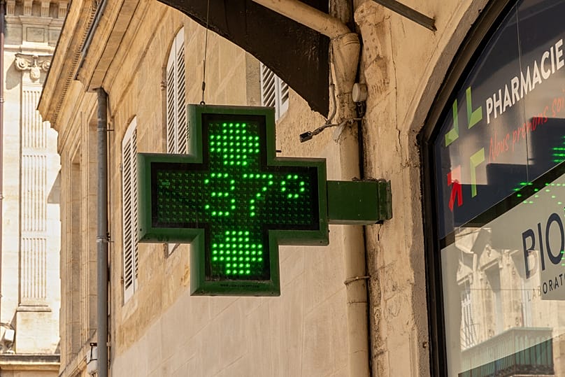 A pharmacy sign displays a temperature of 37C in Bordeaux, 13 August, 2026