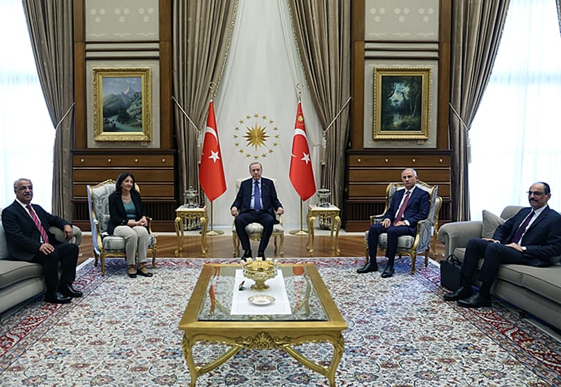 Görüşmede AK Parti Genel Başkanvekili Efkan Ala ile Milli İstihbarat Teşkilatı (MİT) Başkanı İbrahim Kalın da yer aldı.