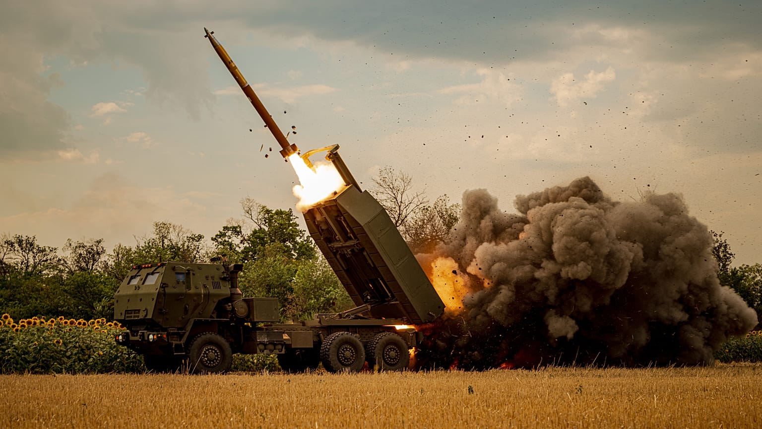 A Ukrainian HIMARS crew fires rockets at Russian positions. 8 August, 2026.