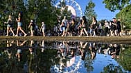Fesztiválozók a 32. Sziget fesztivál harmadik napján az óbudai Hajógyári-szigeten 2026. augusztus 13-án