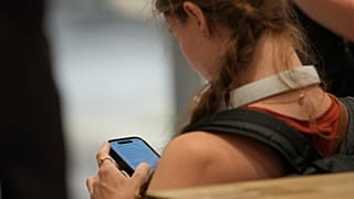 Estudo do ICAD mostra que está a aumentar relação entre a internet e jovens de 18 anos