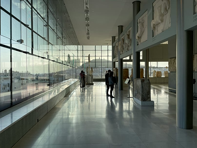 En Atenas, el Museo de la Acrópolis permanecerá abierto de forma ininterrumpida de 9:00 a medianoche. 