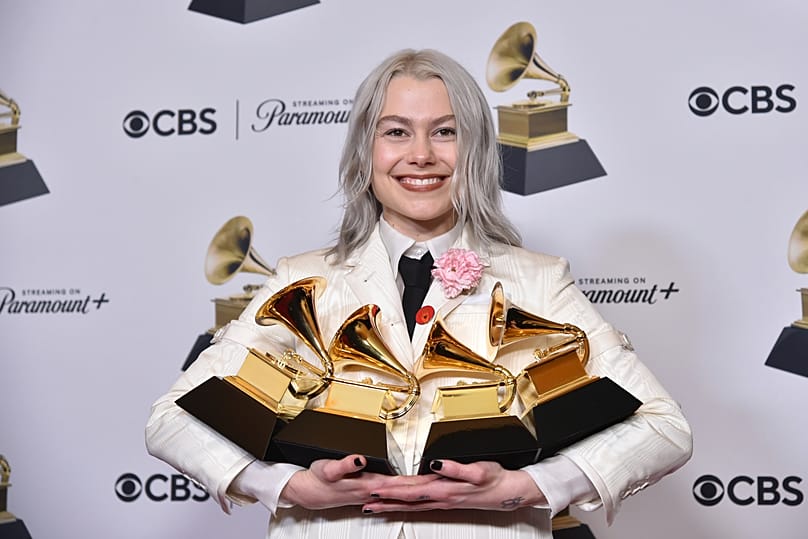 Phoebe Bridgers com os Grammys - 2024