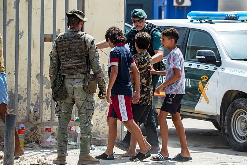 Menores no acompañados que cruzaron a España regresan a Marruecos desde el enclave español de Ceuta, el sábado 1 de agosto de 2026. 