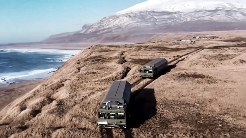 ARCHIVES : Des lanceurs de missiles Bastion se dirigent vers leurs positions dans la chaîne d'îles disputée près du Japon, le 21 décembre 2021