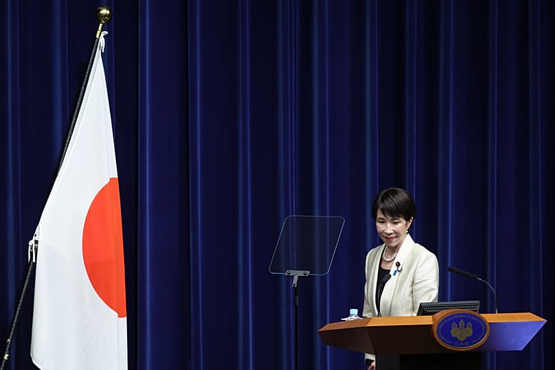 ARCHIVES : La Première ministre japonaise Sanae Takaichi s'exprime lors d'une conférence de presse au bureau du Premier ministre à Tokyo, le 18 février 2026