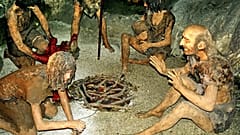 Bir Neandertal ailesini temsil eden modelleme.