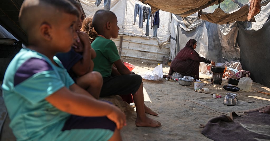 Displaced Palestinians in Gaza struggle with lack of basic supplies