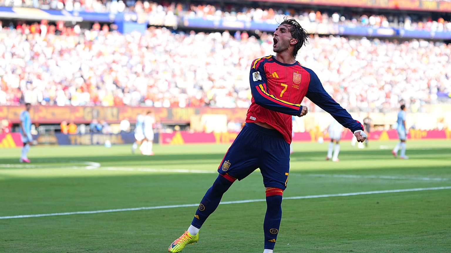 L’Espagnol Ferran Torres célèbre son but d’ouverture lors de la finale de la Coupe du monde de football entre l’Espagne et l’Argentine, dimanche 19 juillet 2026.