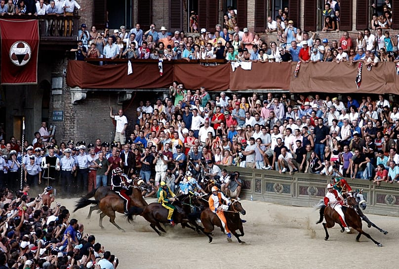 Imágenes de archivo de la carrera Palio de Siena 2007