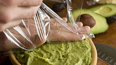 Imagen de archivo, guacamole con aguacates