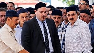 Alihan Kuriş cemaati ile birlikte
