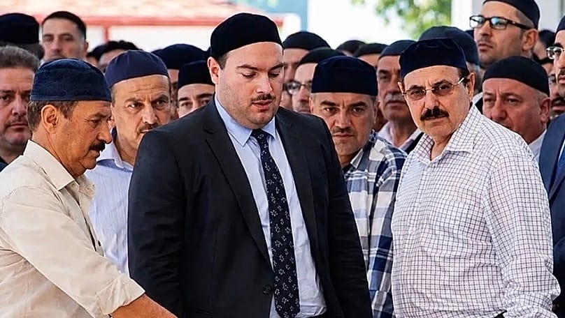 Alihan Kuriş cemaati ile birlikte