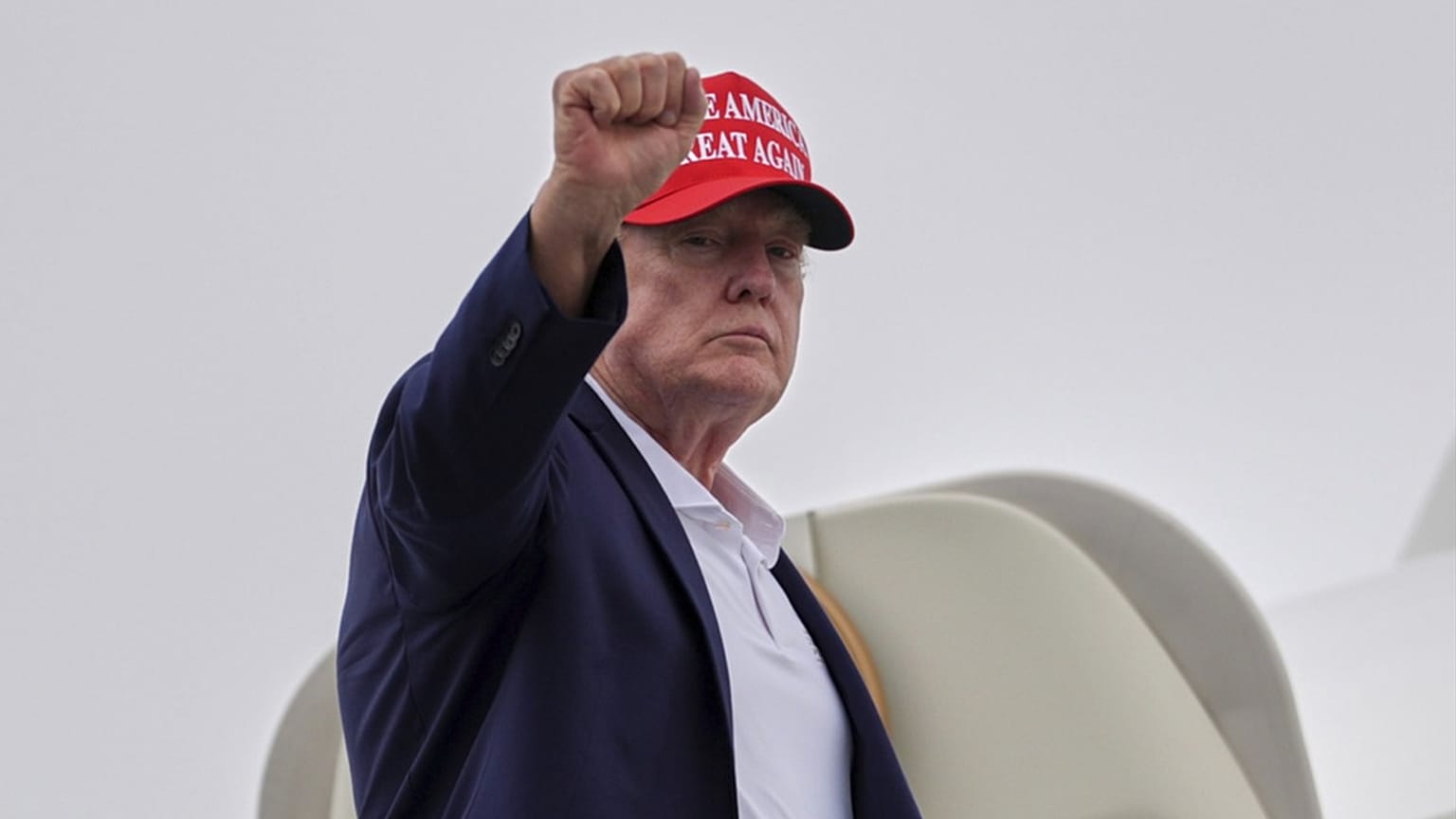USPresident Donald Trump gestures as he boards Air Force One at Morristown Airport, Sunday, Aug. 16, 2026, in Morristown, New Jersey