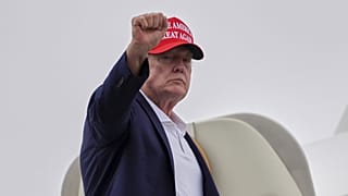 USPresident Donald Trump gestures as he boards Air Force One at Morristown Airport, Sunday, Aug. 16, 2026, in Morristown, New Jersey
