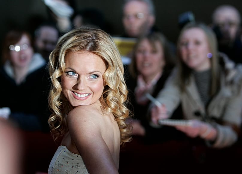 Spice Girls'den Geri Halliwell, 9 Nisan 2008 Çarşamba günü Londra'da düzenlenen Galaxy British Book Awards törenine gelişinde fotoğrafçılara poz veriyor.
