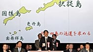 Japonya Başbakanı Shinzo Abe, 7 Şubat 2007 Çarşamba günü Tokyo'da düzenlenen Kuzey Toprakları Günü mitinginde konuşma yapıyor.