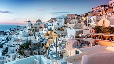 Mais de metade das pessoas que planeiam uma viagem até maio de 2027 já visitou a República Helénica, enquanto 42% tenciona fazê-lo pela primeira vez