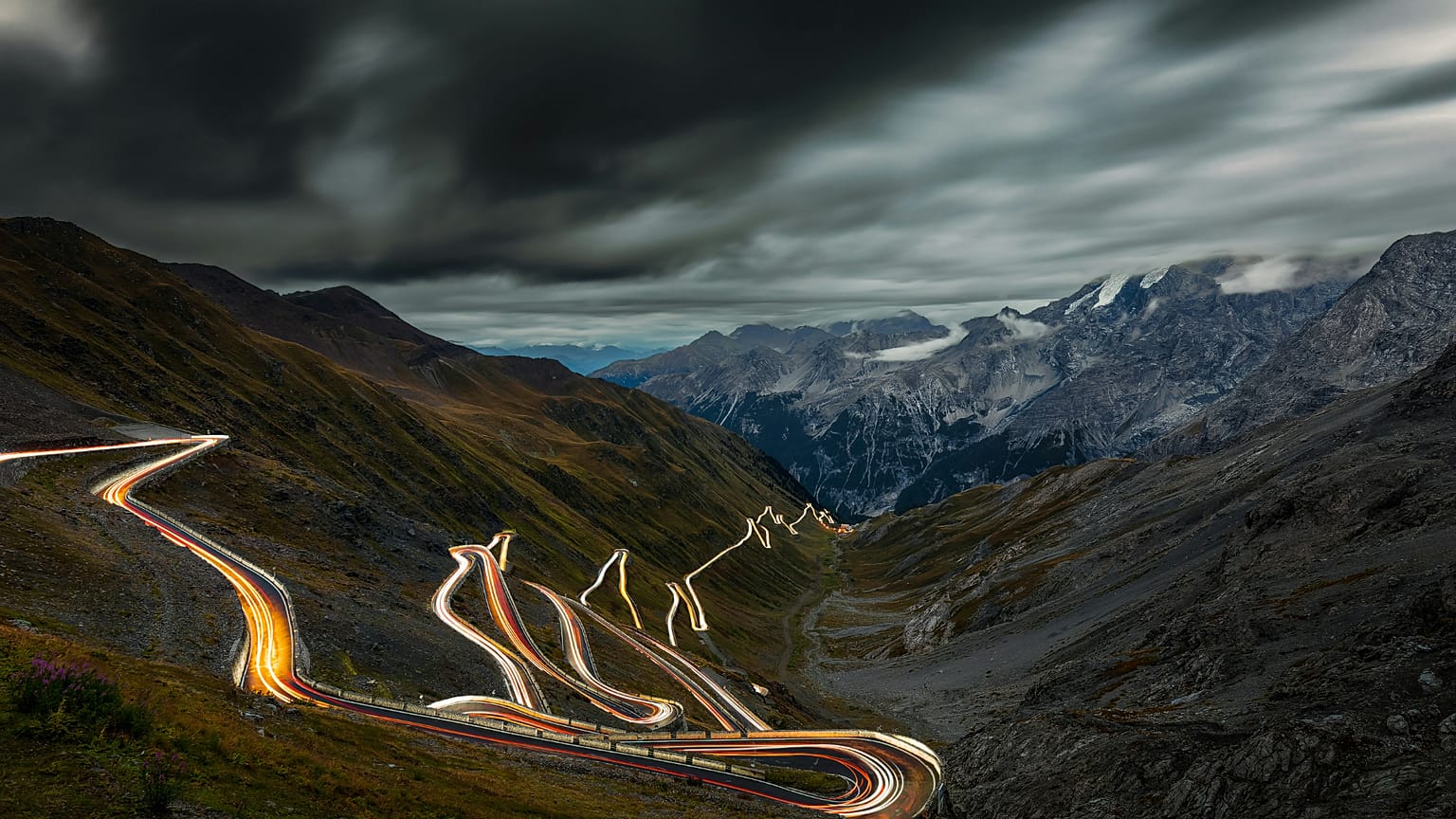 Il Passo dello Stelvio, in Italia, si è piazzato al primo posto in classifica, e non a caso.