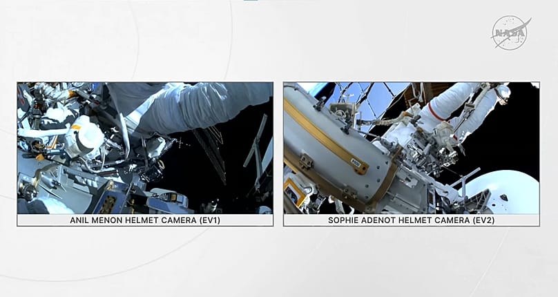 Une vue des cameras placées sur les casques des deux astronautes lors de la sortie