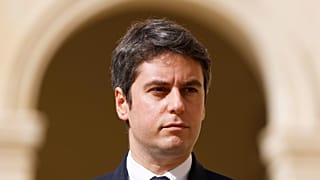L'ex-Premier ministre français Gabriel Attal lors d'une cérémonie d'hommage national à l'amiral Philippe de Gaulle.