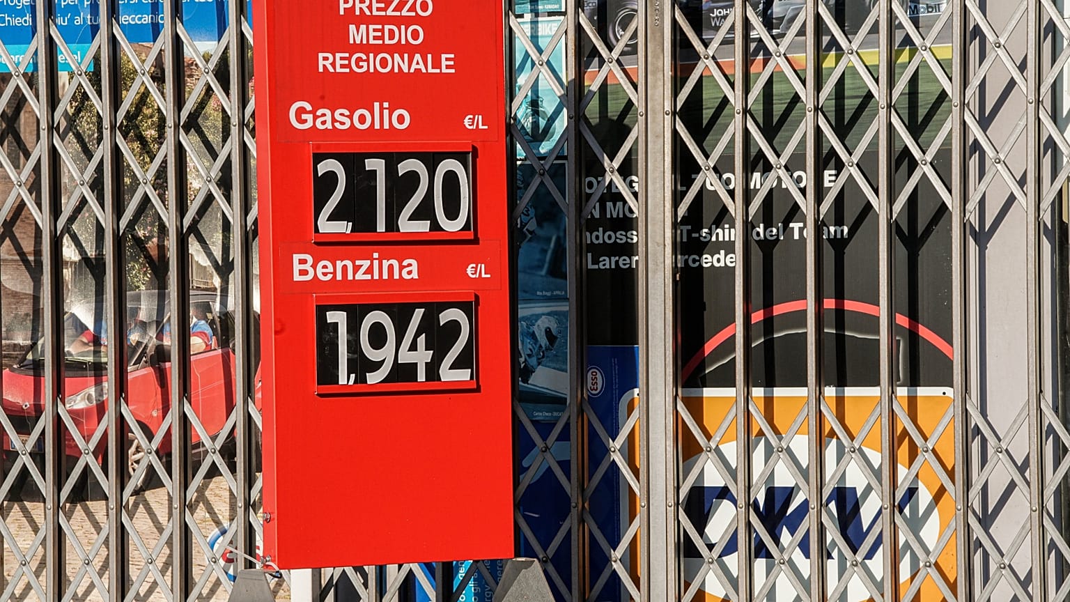 Prezzo del gasolio a una stazione di gasolio a Torino, in Italia, il 24 luglio 2026