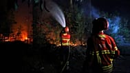 Os bombeiros trabalham para extinguir um incêndio nos arredores de Sever do Vouga, 18 de setembro de 2024