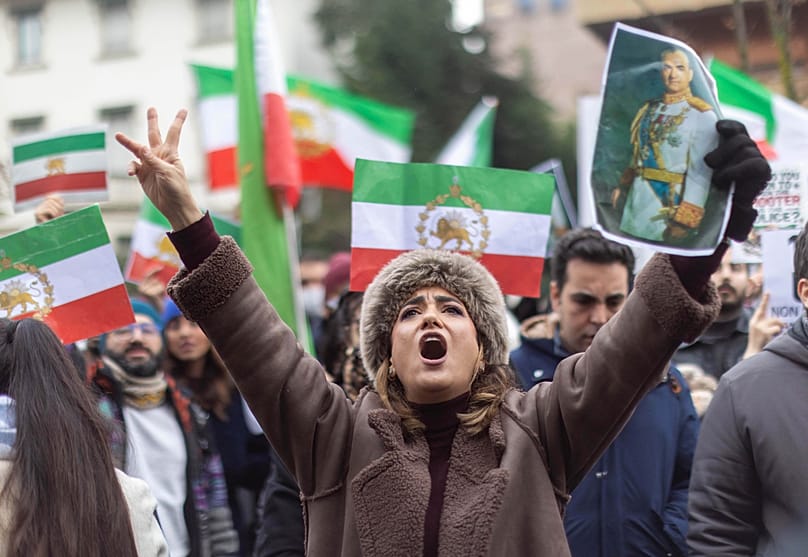 تجمع أمام القنصلية الإيرانية في ميلانو دعماً للاحتجاجات في إيران، 17 يناير 2026.