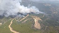 El incendio forestal de Pinofranqueado (Cáceres), declarado de nivel 2 de peligrosidad, avanza hacia el límite con la provincia de Salamanca.