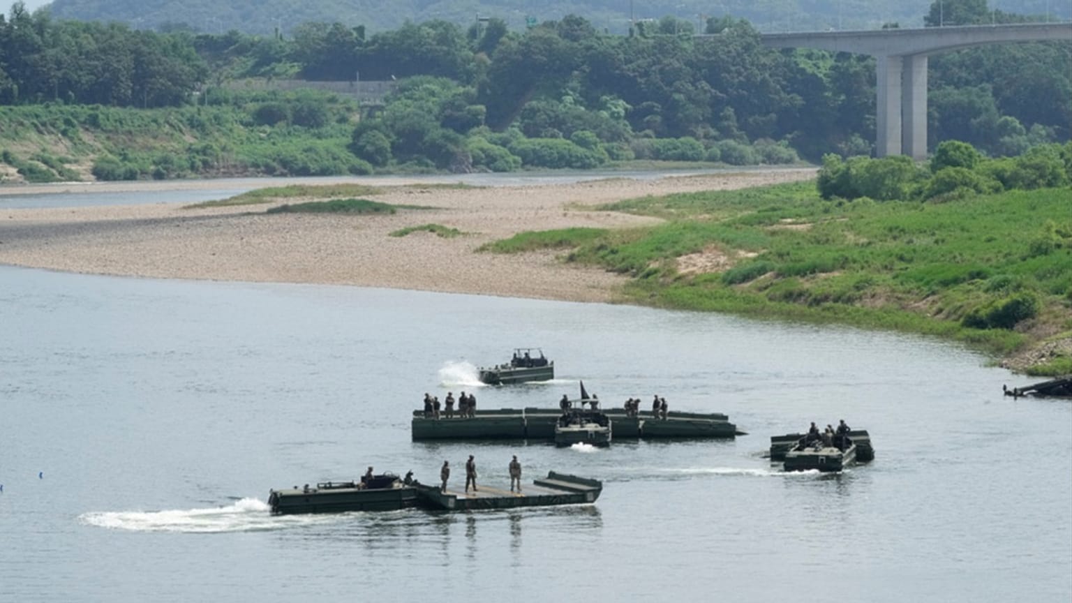 US Army's soldiers conduct a training exercise on a river in Yeoncheon, South Korea, near the border with North Korea, Tuesday, Aug. 18, 2026