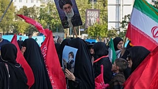 مسيرة داعمة للنظام في طهران