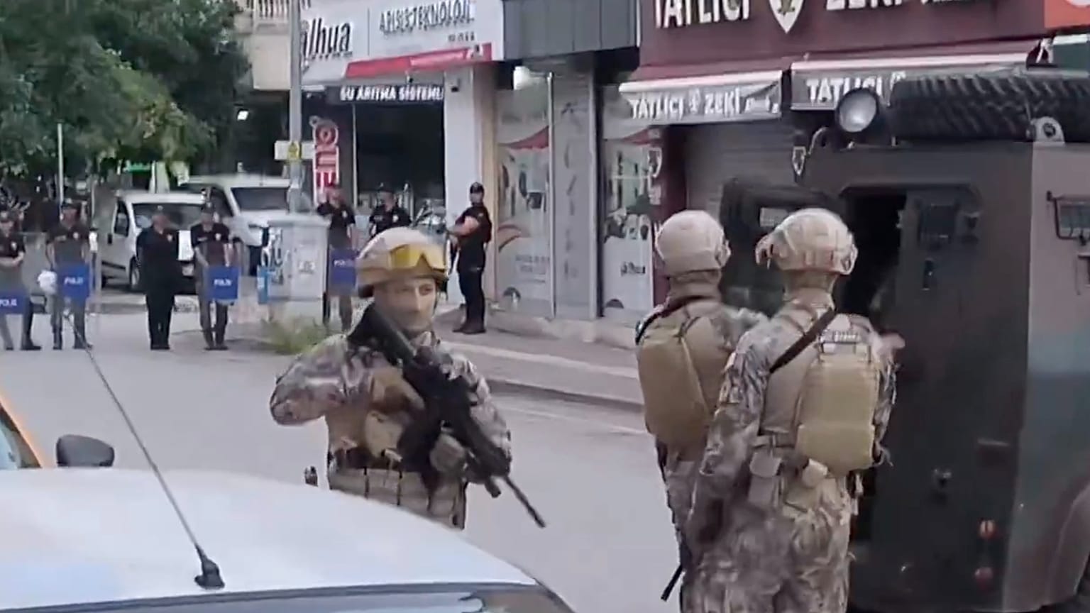 Furkan Vakfı Kurucu Başkanı Alparslan Kuytul ile eşi Semra Kuytul'un Adana'daki evlerine çarşamba günü yapılan polis operasyonu, 19 Ağustos 2026.