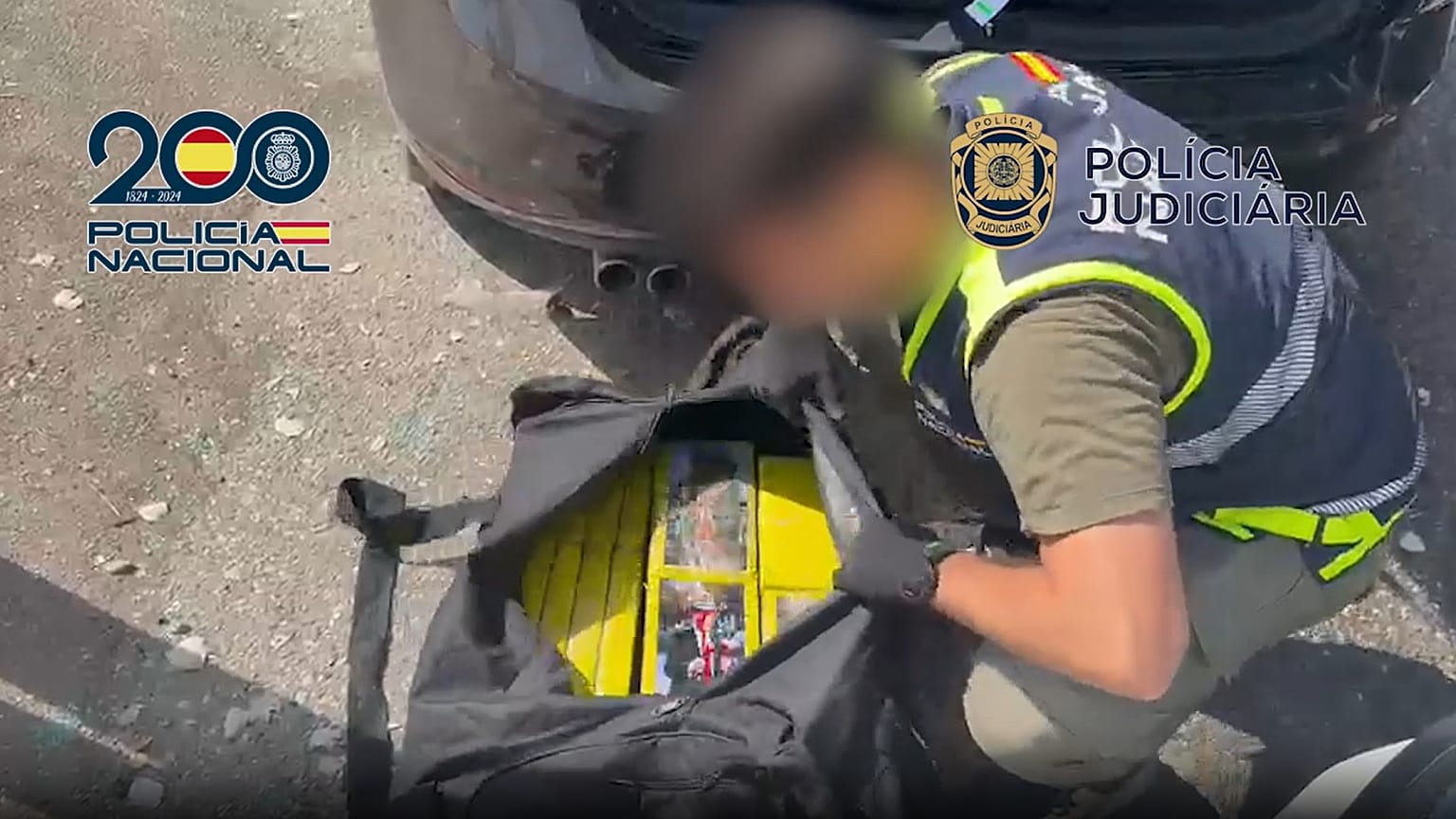 Un extracto de la operación de la Policía en la Costa del Sol con varios fajos de droga