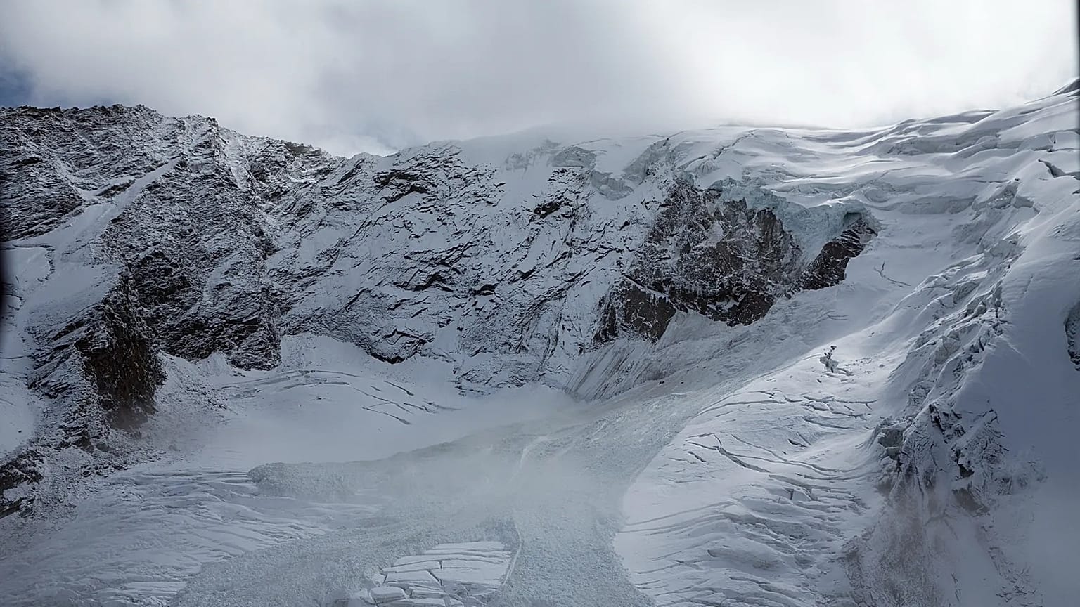 The glacial ice avalanche of the Trift Glacier above the village is pictured this morning in Saas-Grund, Valais, Switzerland, Sunday, 10 Sept., 2017. 
