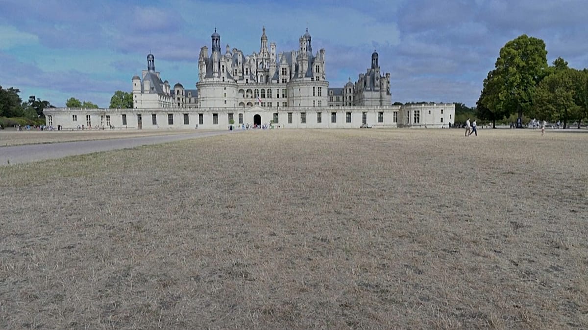 At Chambord, repeated heatwaves force gardens to change appearance