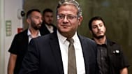 وزير الأمن القومي الإسرائيلي إيتمار بن غفير يصل إلى مكتب رئيس الوزراء في القدس، لحضور اجتماع الحكومة الأسبوعي، الأحد 27 أغسطس/آب 2023.