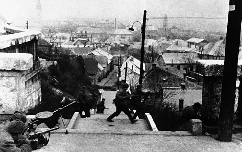 Sowjetische und rumänische Truppen kämpften 1945 in Budapest gegen deutsche und ungarische Einheiten