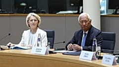 Przewodnicząca Komisji Europejskiej Ursula von der Leyen (z lewej) i przewodniczący Rady Europejskiej António Costa (z prawej).