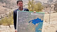  سموتريتش يعرض خريطة "إي 1" قرب معاليه أدوميم، الضفة الغربية،  14 أغسطس/آب 2025.