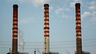 Foto d'archivio del 17 agosto 2012, che mostra una parte dello stabilimento siderurgico dell'ILVA a Taranto, in Italia. (AP Photo/Paola Barisani)
