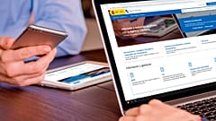 Archivbild: Ein Steuerzahler erledigt seine Steuerangelegenheiten über das Onlineportal der Steuerbehörde.