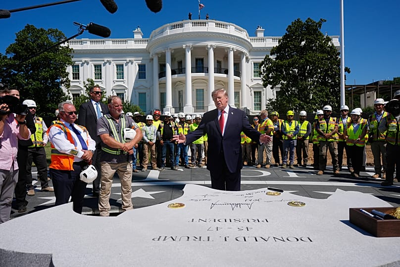 Le président Donald Trump s'exprime devant la Maison Blanche, ce mercredi 19 août 2026,