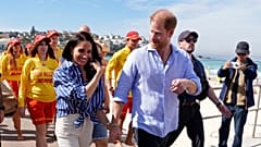 Na zdjęciu z archiwum: książę Harry i Meghan Markle spacerują po spotkaniu z ochotniczymi ratownikami z Bondi Surf Bathers' Life Saving Club w Australii, 17 kwietnia 2026 r.