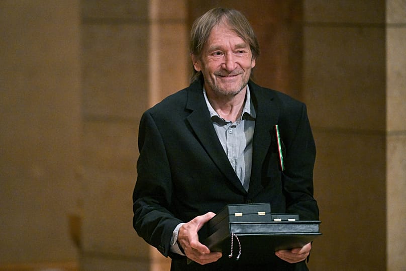 Cserhalmi György Kossuth-díjas színművész, a nemzet színésze, miután átvette a Magyar Érdemrend nagykeresztjét 