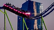 Arşiv - Frankfurt, Almanya'da Avrupa Merkez Bankası yakınında bir lunapark treni, 10 Nisan 2024 Çarşamba günü görülüyor.