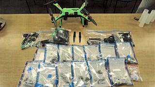ARCHIVE : exemple des articles de contrebande livrés en prison à l'aide d'un drone