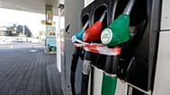 I costi dei carburanti in Italia sono tornati sopra i due euro, causando nuove proteste delle associazioni dei consumatori