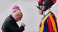 Il presidente libanese Joseph Aoun arriva nel cortile di San Damaso per l'udienza privata con papa Leone XIV, in Vaticano, giovedì 20 agosto 2026. (AP Photo/Andrew Medichini)