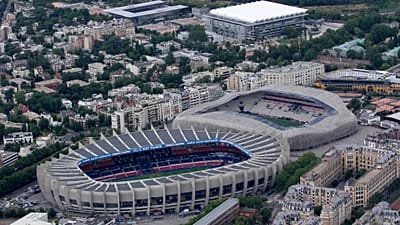 Le Parc des Princes, qui accueille l'équipe de football du Paris Saint-Germain, à côté du stade Jean-Bouin, hôte du Paris FC. 