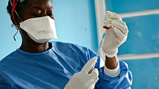 Ebola en RDC : le pays va recevoir 70 000 doses d'un vaccin approuvé par l'OMS